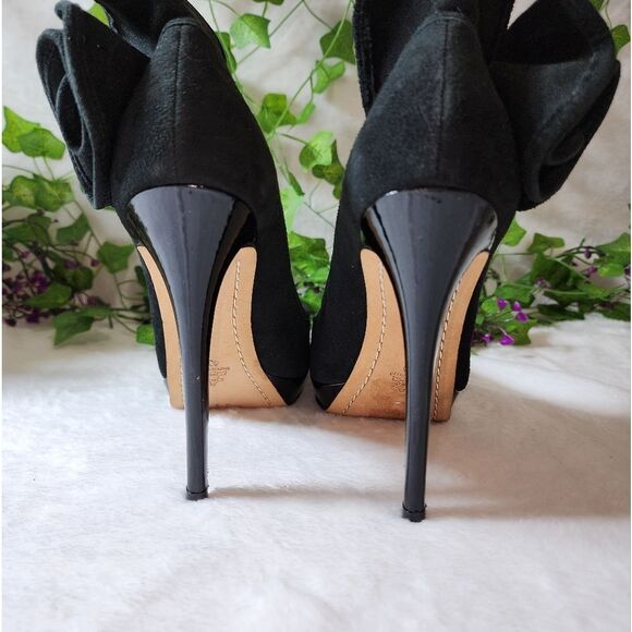 Alice & Olivia Suede Heels - Picture 8 of 14